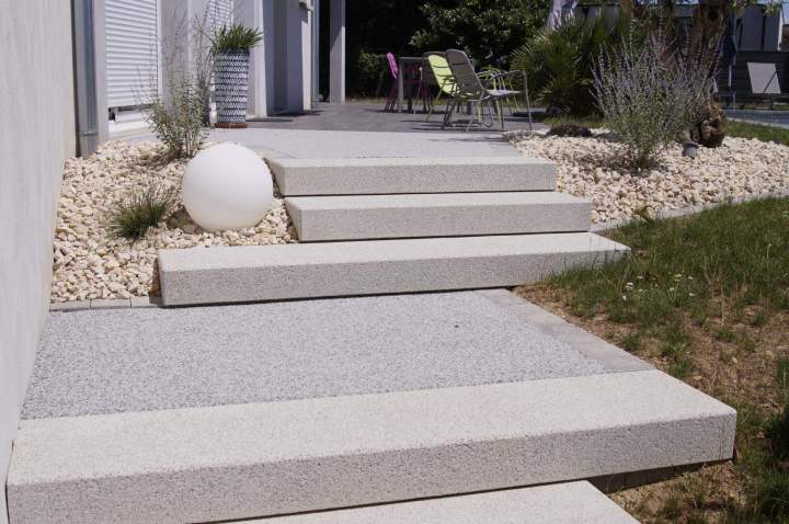 Marches et escaliers extérieurs Mornant