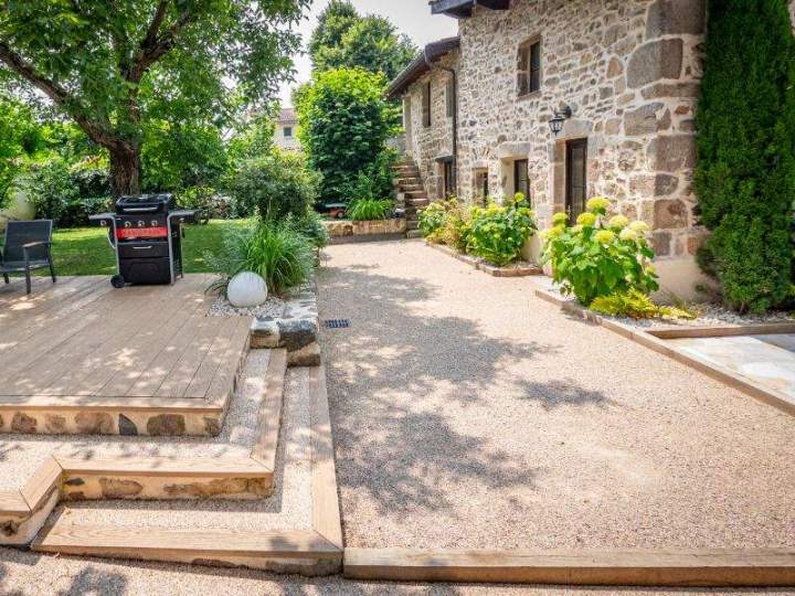 Maçonnerie cour extérieur Mornant