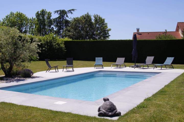 Piscine extérieure Mornant